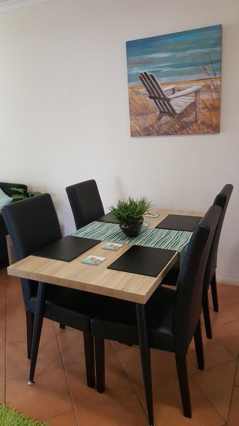 Jackies Holiday Apartment - Tourism Caloundra 18