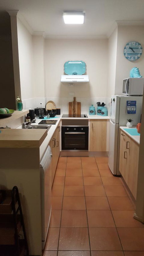 Jackies Holiday Apartment - Tourism Caloundra 8
