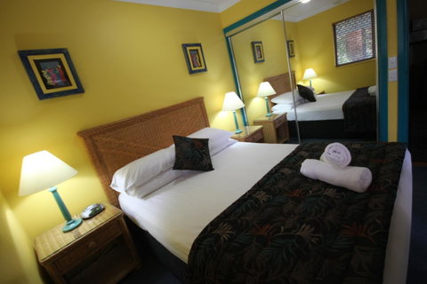 Aruba Beach Resort - Tourism Caloundra 1