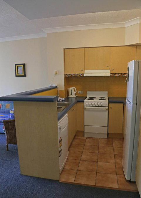 Aruba Beach Resort - Tourism Caloundra 2