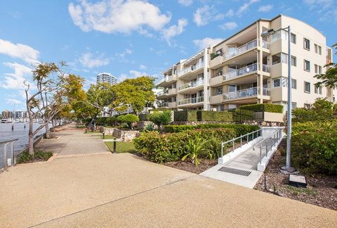 Bridgewater Terraces - Tourism Caloundra 0
