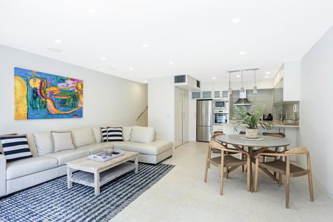 Little Cove Court - Tourism Caloundra 4