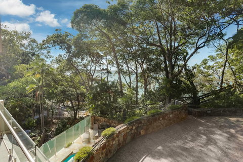 Little Cove Court - Tourism Caloundra 0