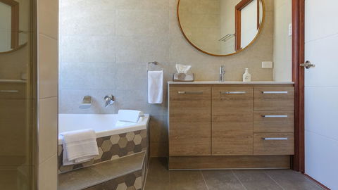 Blue Summit Hideaway - Tourism Caloundra 38