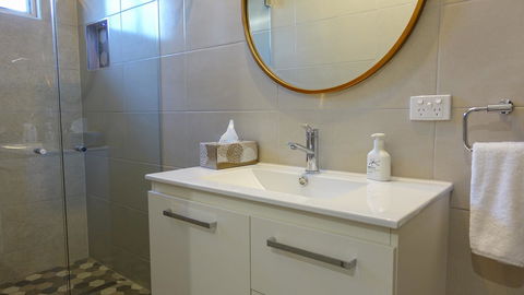 Blue Summit Hideaway - Tourism Caloundra 34