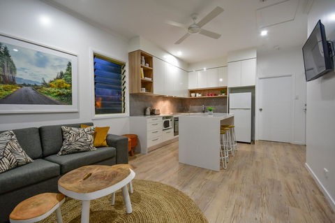 Blue Summit Hideaway - Tourism Caloundra 7
