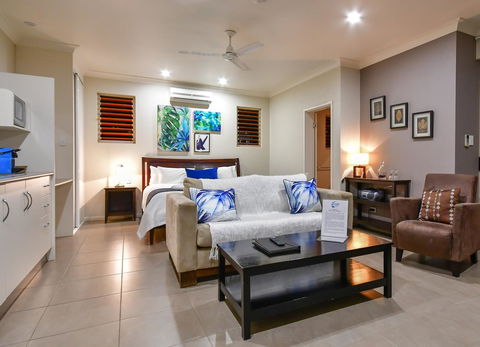 Blue Summit Hideaway - Tourism Caloundra 9