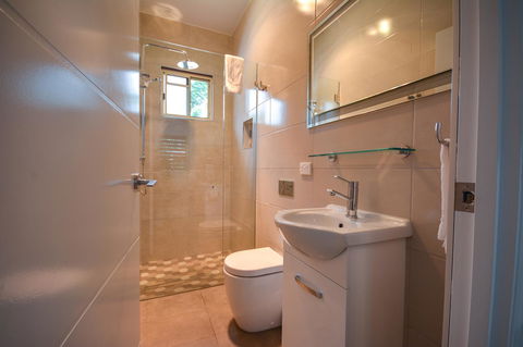 Blue Summit Hideaway - Tourism Caloundra 35