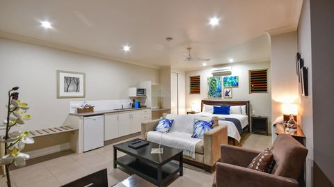 Blue Summit Hideaway - Tourism Caloundra 15