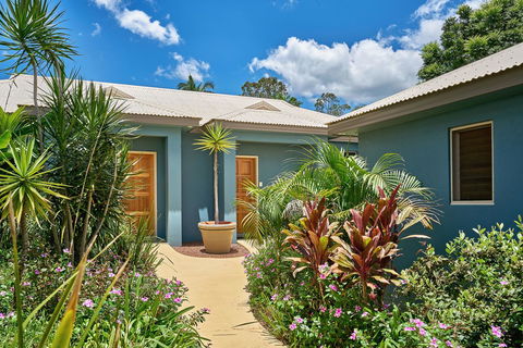 Blue Summit Hideaway - Tourism Caloundra 0