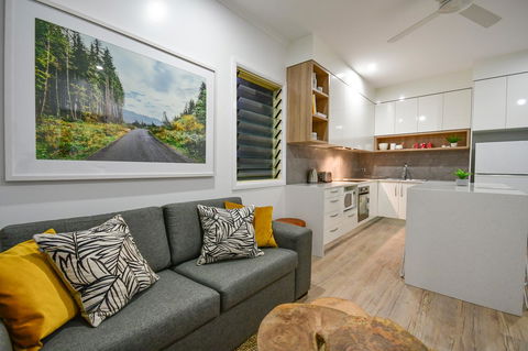 Blue Summit Hideaway - Tourism Caloundra 5