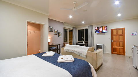Blue Summit Hideaway - Tourism Caloundra 17