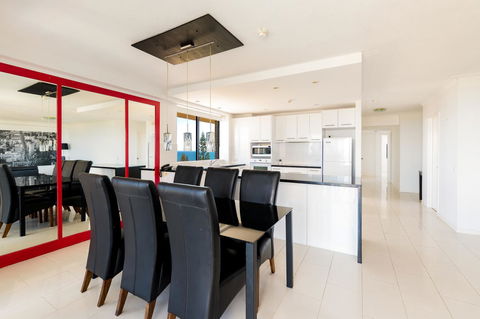 Burgess @ Kings Beach Apartments - Tourism Caloundra 17