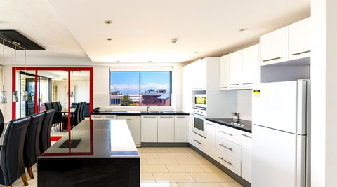 Burgess @ Kings Beach Apartments - Tourism Caloundra 13
