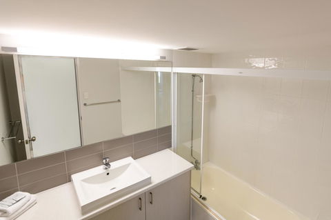 Burgess @ Kings Beach Apartments - Tourism Caloundra 36