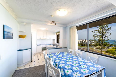 Burgess @ Kings Beach Apartments - Tourism Caloundra 32