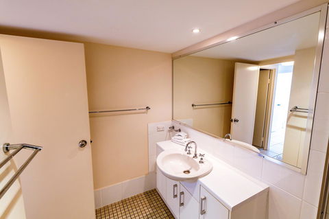 Burgess @ Kings Beach Apartments - Tourism Caloundra 2