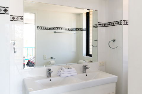 Burgess @ Kings Beach Apartments - Tourism Caloundra 15