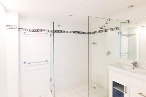 Burgess @ Kings Beach Apartments - Tourism Caloundra 9