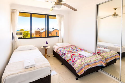 Burgess @ Kings Beach Apartments - Tourism Caloundra 18