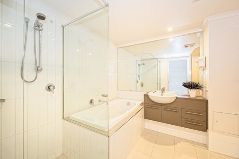 On The Bay Apartments - Tourism Caloundra 16
