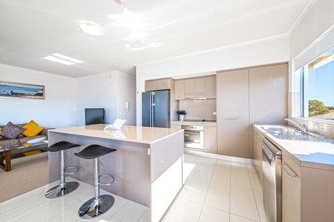 On The Bay Apartments - Tourism Caloundra 4