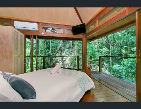 Cairns Rainforest Retreat - Tourism Caloundra 9
