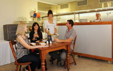 Cairns Queenslander Hotel & Apartments - Tourism Caloundra 11