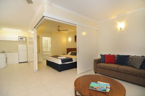 Cairns Queenslander Hotel & Apartments - Tourism Caloundra 17