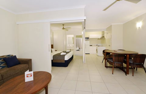 Cairns Queenslander Hotel & Apartments - Tourism Caloundra 10