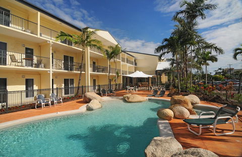 Cairns Queenslander Hotel & Apartments - Tourism Caloundra 2