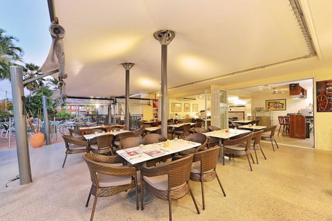 Cairns Queenslander Hotel & Apartments - Tourism Caloundra 3