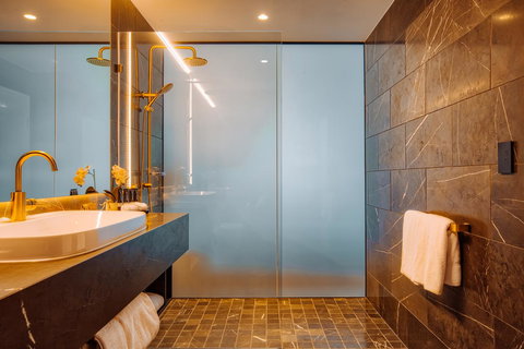 Eatons Hill Hotel - Tourism Caloundra 20