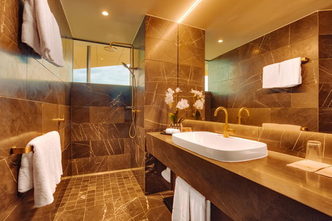 Eatons Hill Hotel - Tourism Caloundra 11