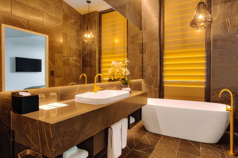 Eatons Hill Hotel - Tourism Caloundra 14