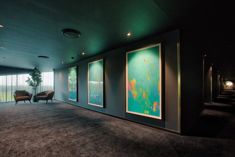 Eatons Hill Hotel - Tourism Caloundra 9