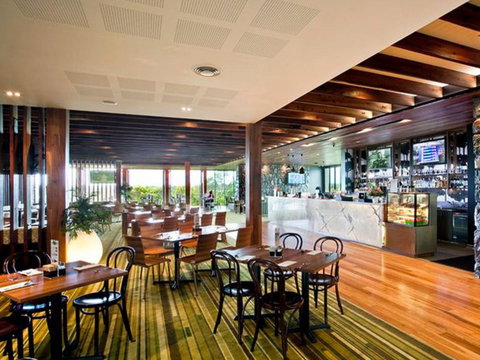 Eatons Hill Hotel - Tourism Caloundra 6