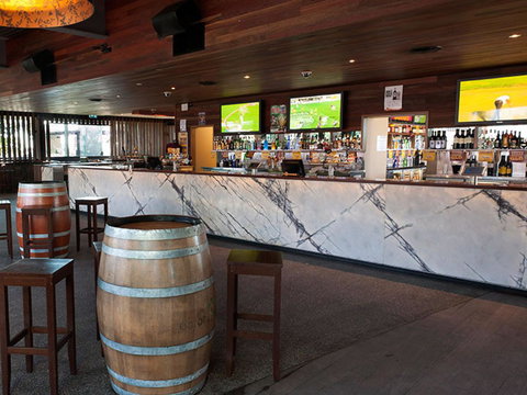 Eatons Hill Hotel - Tourism Caloundra 38