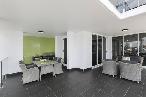 Menso At Southbank - Tourism Caloundra 4