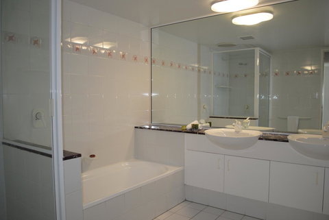 BeachView Apartments At Villa Paradiso - Tourism Caloundra 5