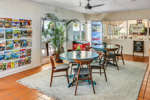 Coral Tree Inn - Tourism Caloundra 16