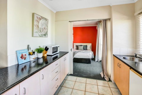 Coral Tree Inn - Tourism Caloundra 27