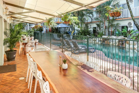 Coral Tree Inn - Tourism Caloundra 22