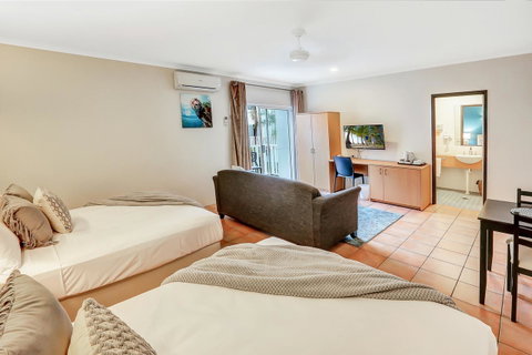 Coral Tree Inn - Tourism Caloundra 15