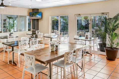 Coral Tree Inn - Tourism Caloundra 26