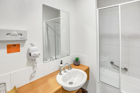 Coral Tree Inn - Tourism Caloundra 33