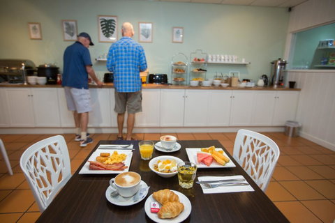 Coral Tree Inn - Tourism Caloundra 8