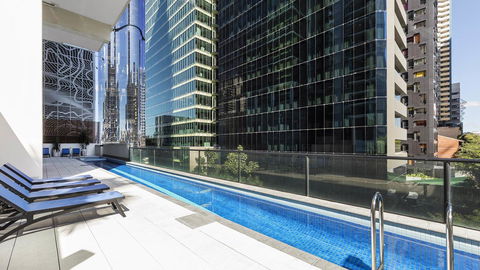 Oaks Brisbane River City Suites - Tourism Caloundra 3