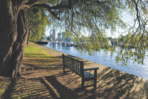 Oaks Brisbane River City Suites - Tourism Caloundra 12