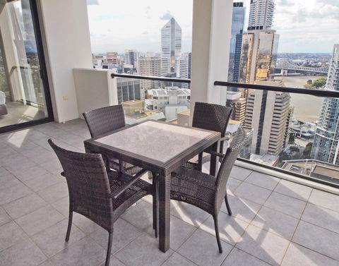 Oaks Brisbane River City Suites - Tourism Caloundra 7